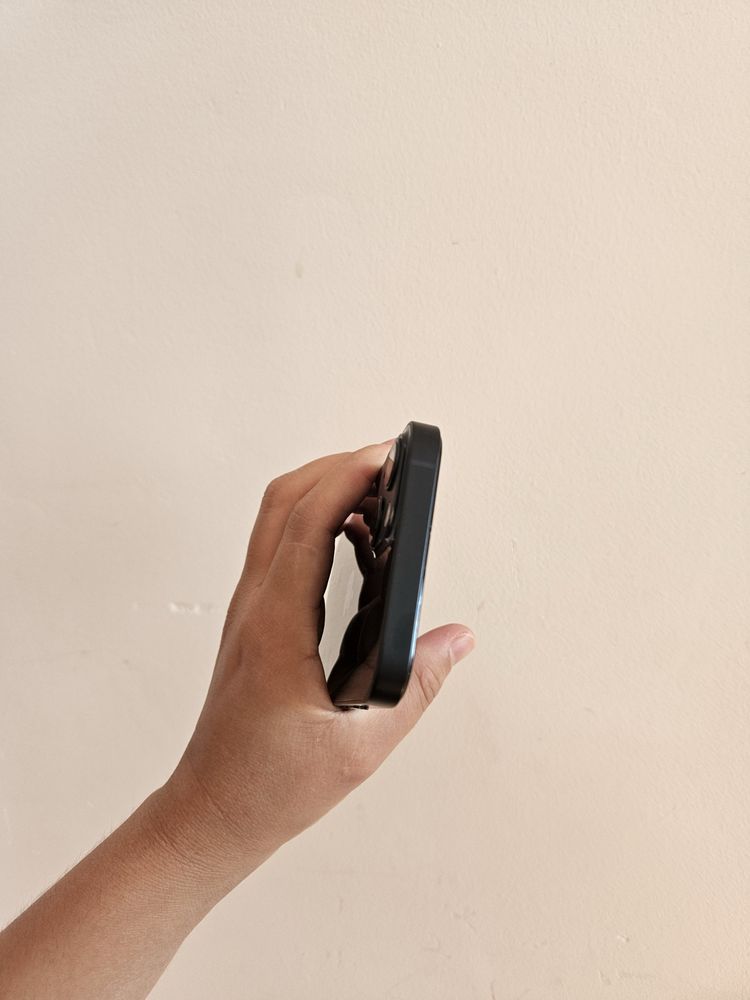 iPhone 13 256 ГБ • Отличное состояние • Без царапин