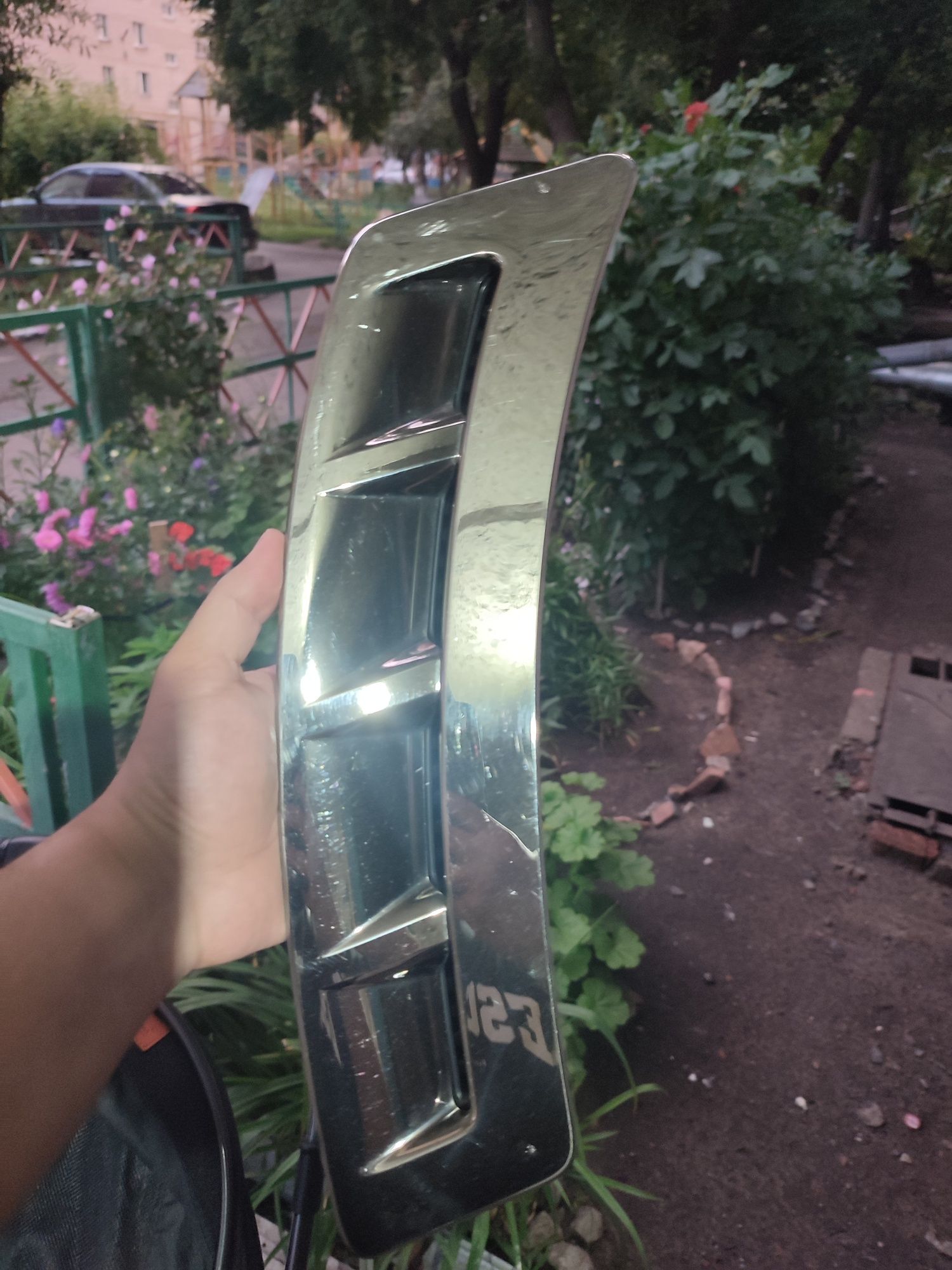 Продам жабру накладку на крыло