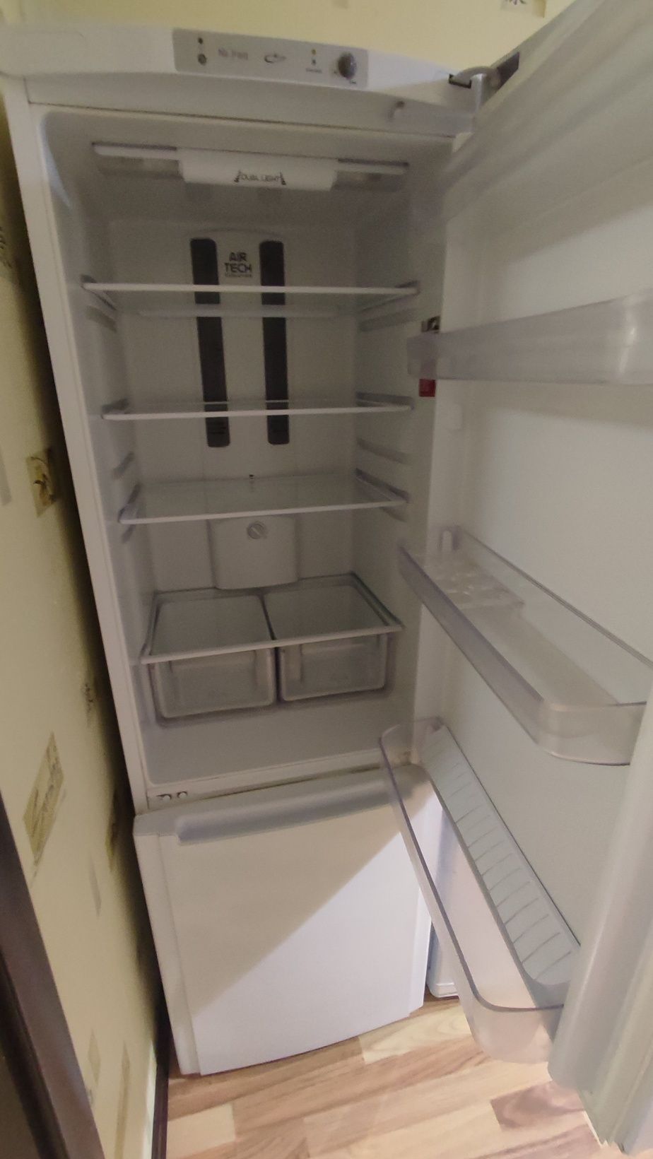 Продам холодильник Hotpoint Ariston
