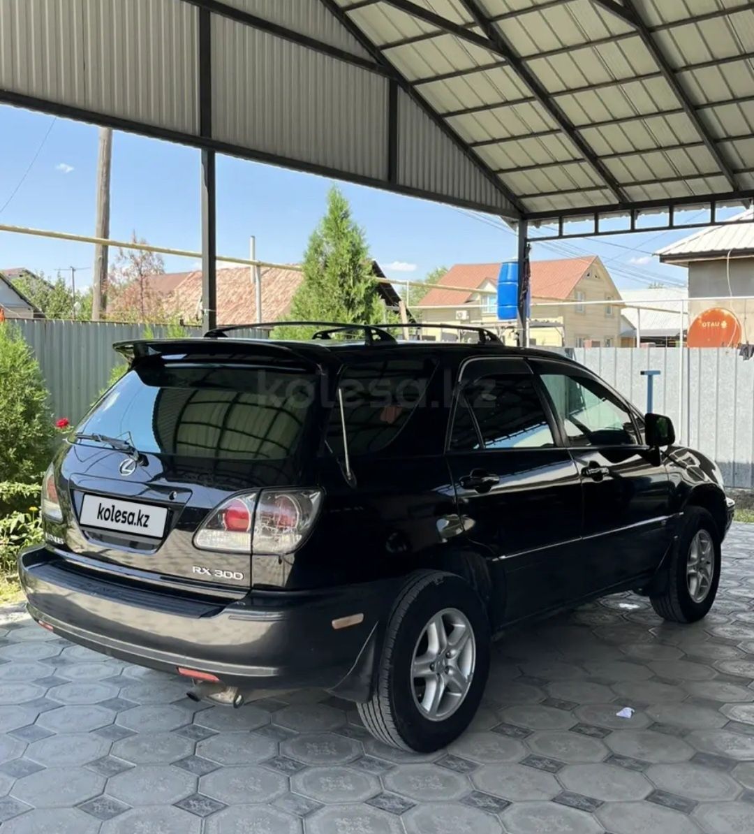 Срочно продаётся лексус 300 чёрный