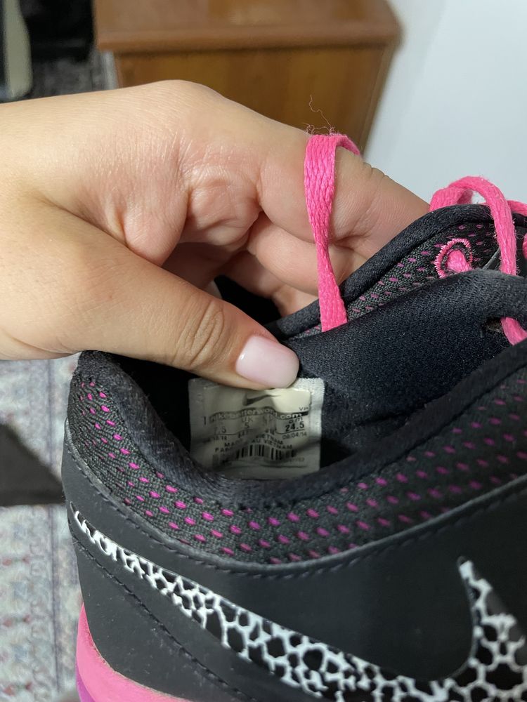 Nike , 38 размер дешево