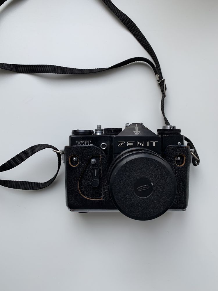 Продам винтажный пленочный фотоаппарат Zenit TTL