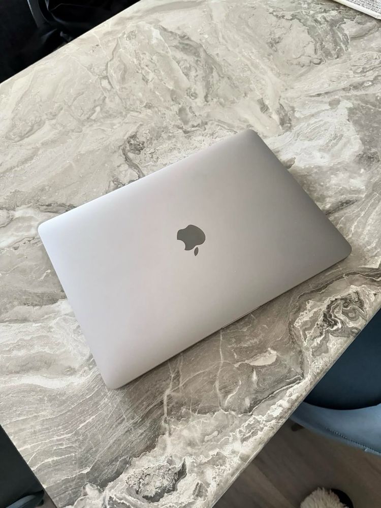Macbook Pro 13 (2022)