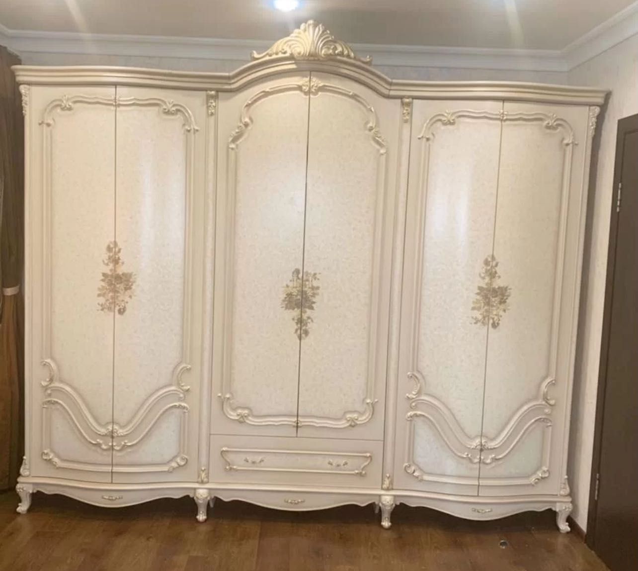 Гарнитур новый Продам