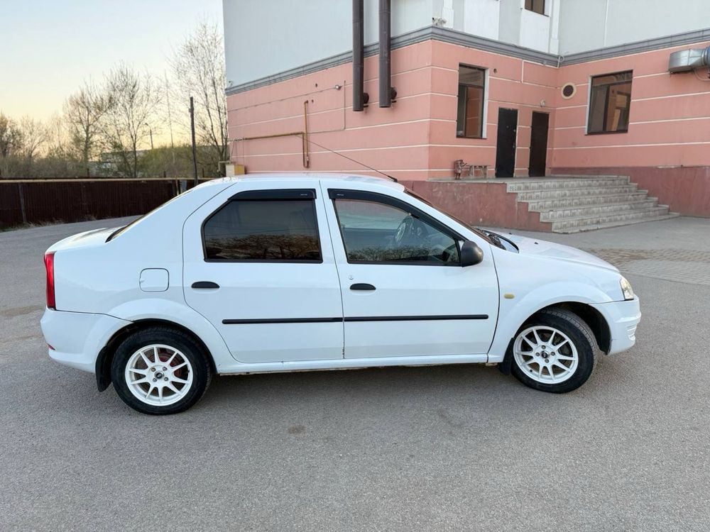 Продается рено логан 2011 года