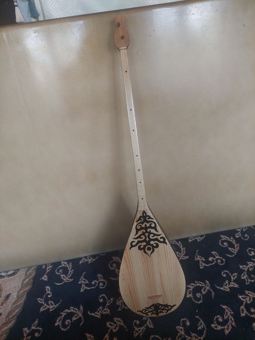 Домбыра кара агаш подкураник
