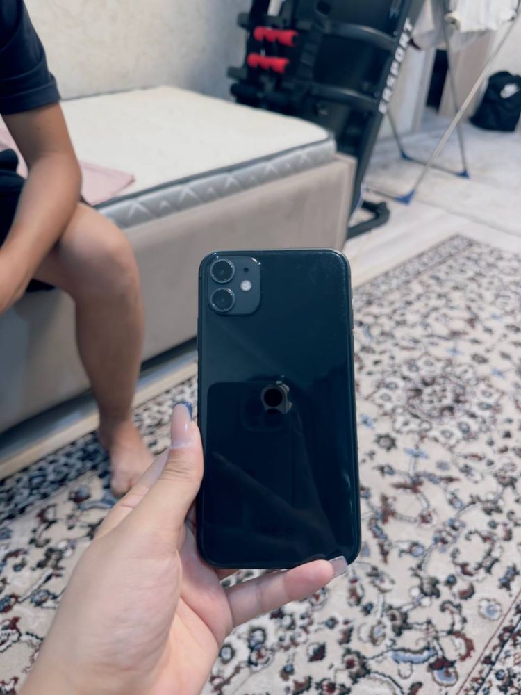 Iphone 11  емкость 77 %