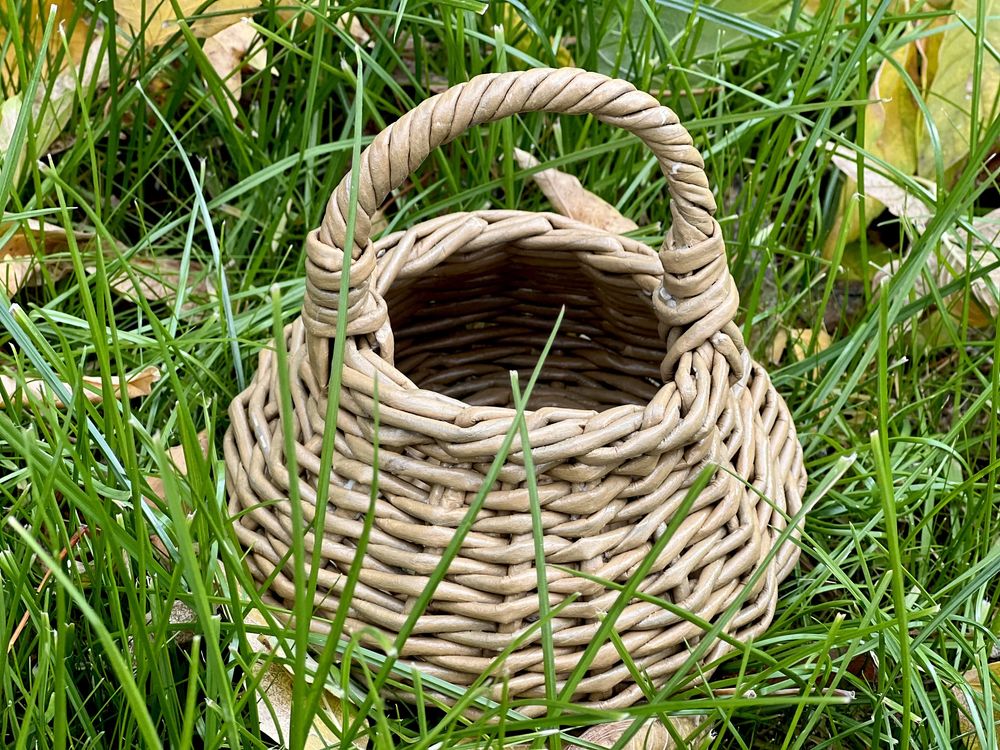Продам плетеные корзинки, елки, тыквы и другие изделия из эколозы