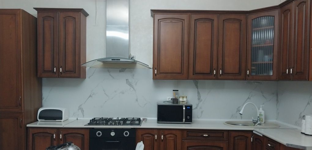 Продам кухонный гарнитур в отличном состоянии. Покупали в Веге