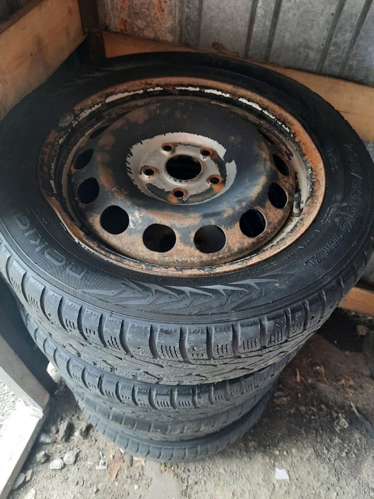 Продам 4 диска б/у размер размер 205/55 R 16