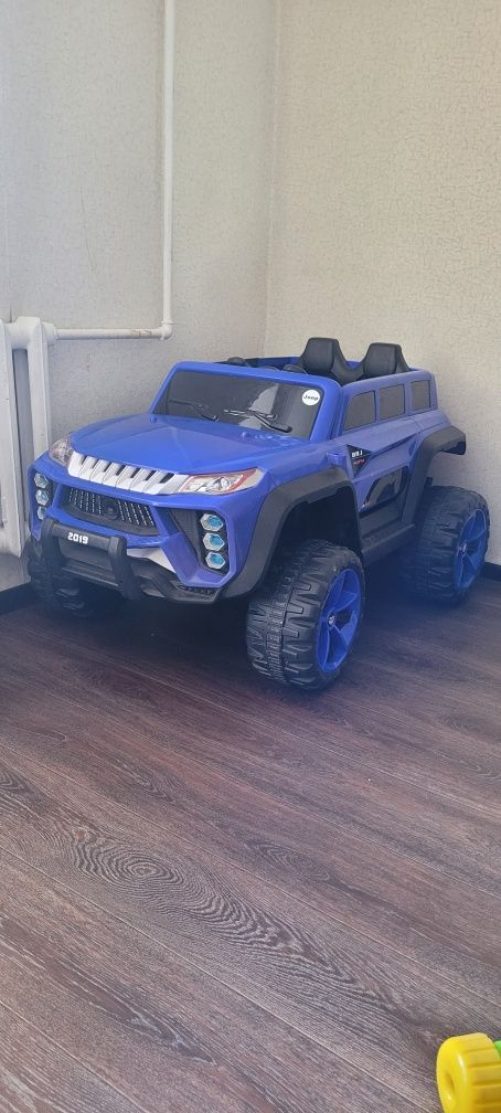 Игрушечная машина, джип двух местный