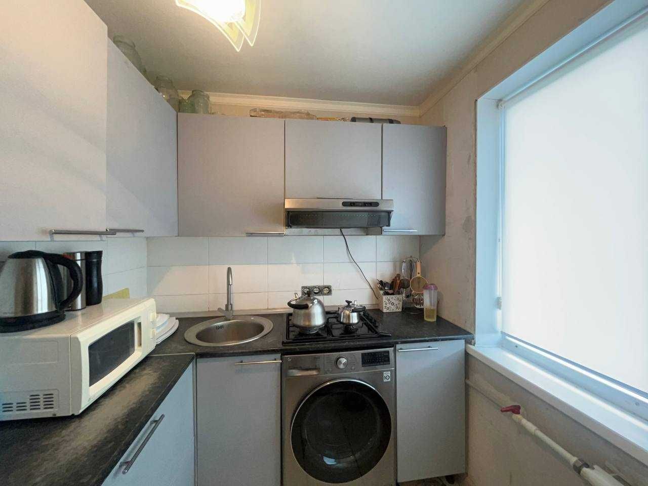 Продам 3 комн квартиру по хорошей цене возле мед Академии (Маресьева)