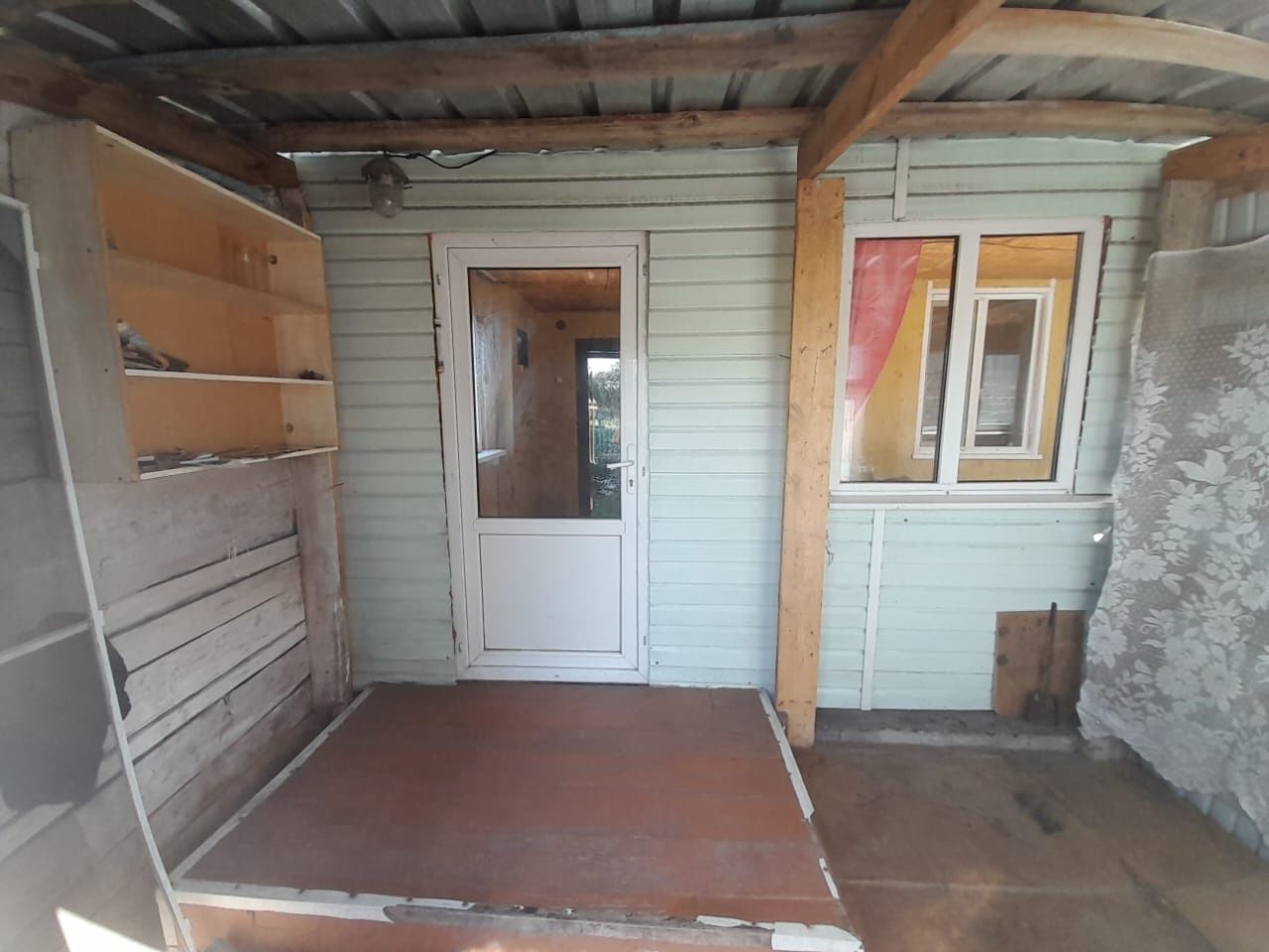 Продам частный дом, участок 10 соток, есть  малина, смородина,