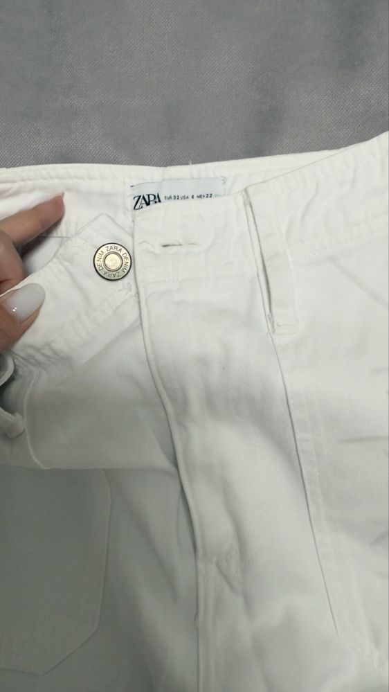 Белые джинсы карго Zara