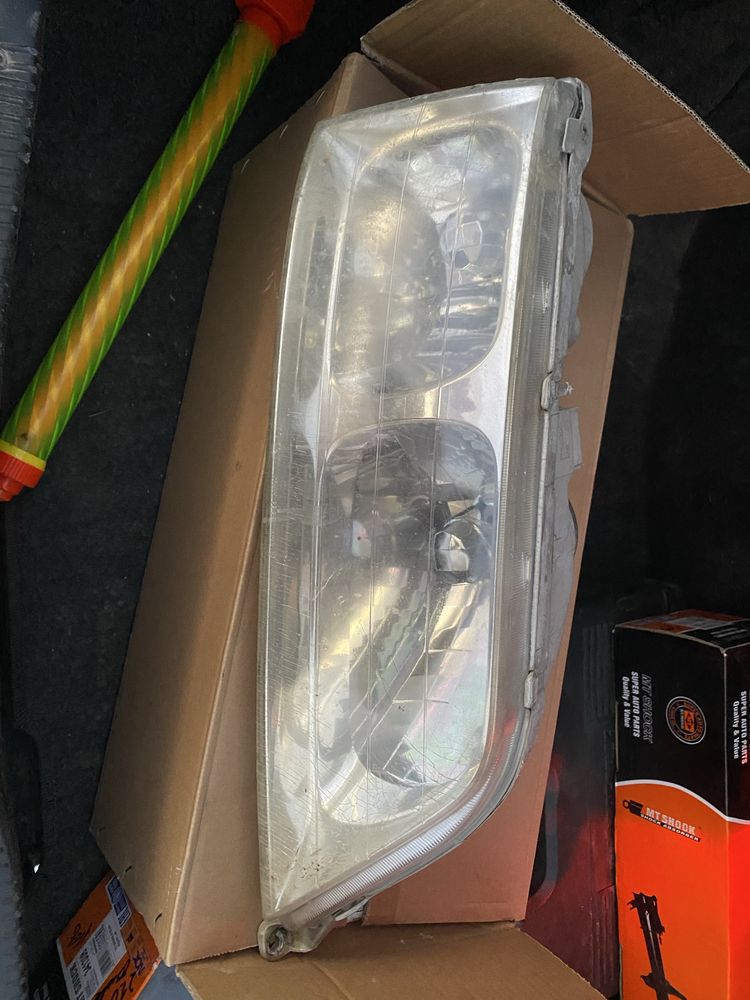 Продам правую фару от Марк 2 100 кузов.