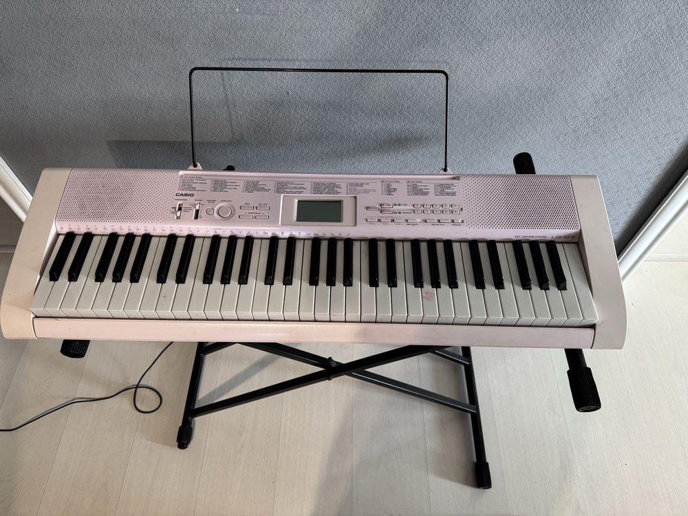 Продам синтезатор Casio