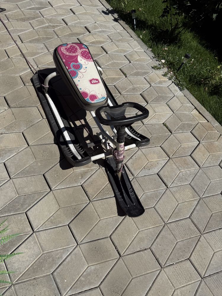Продам санки с рулем