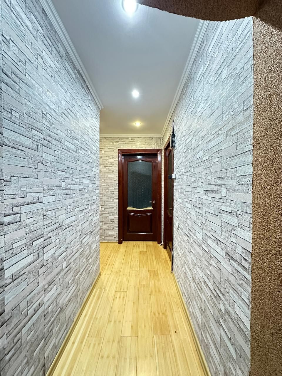 Продам 5 ти комн.квартиру район Новостройка!