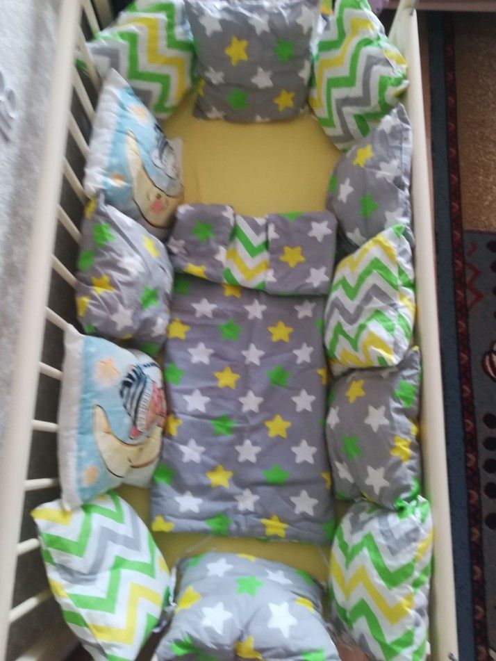 Продам бортики в детскую кроватку.