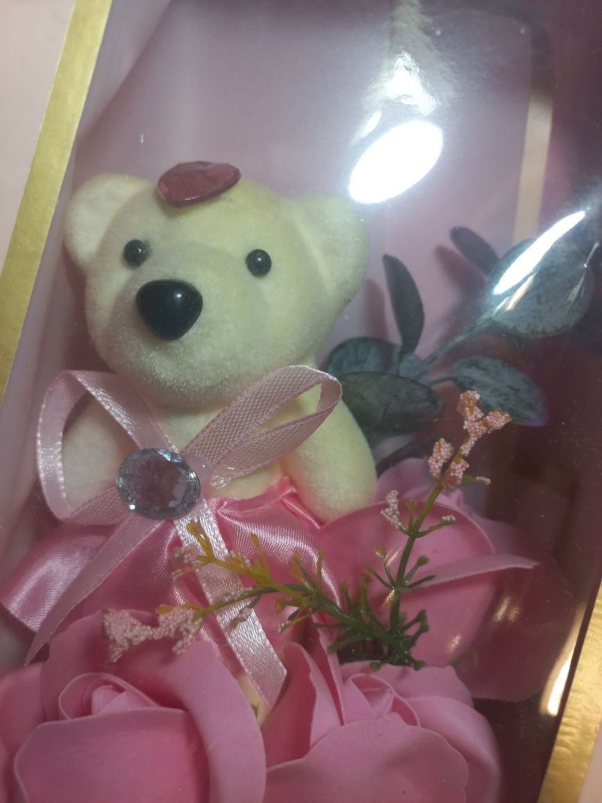 Продам мишек в коробке большой