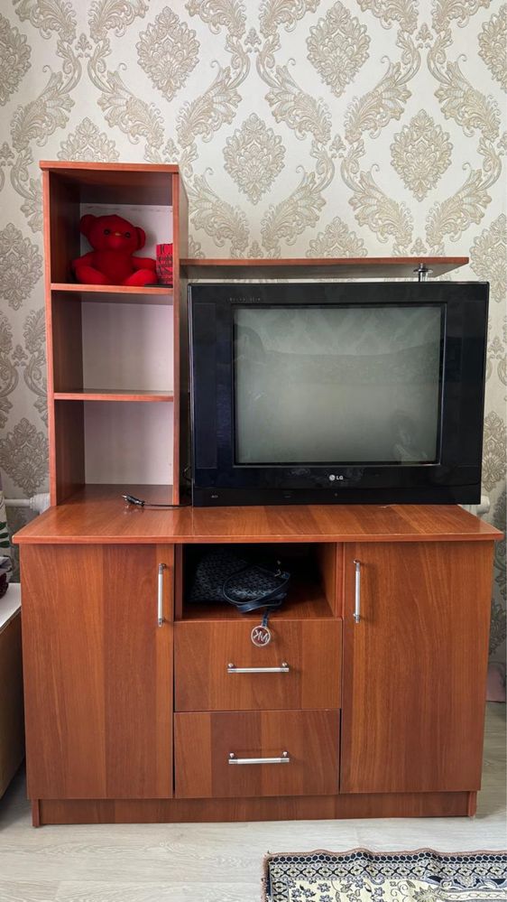 Продам шкаф и телевизор