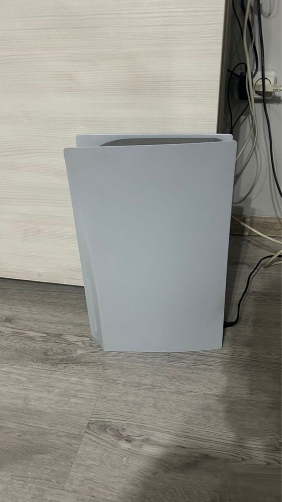 Продам PS 5 в отличном состоянии