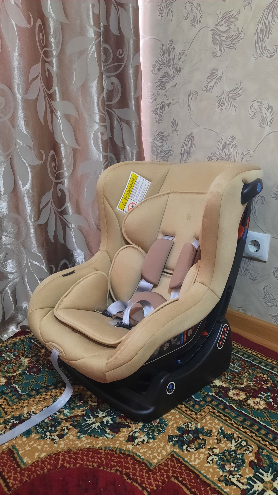 Детский кресло для машины