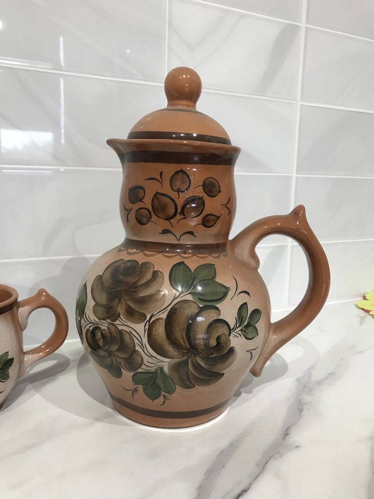 Кувшин с кружками