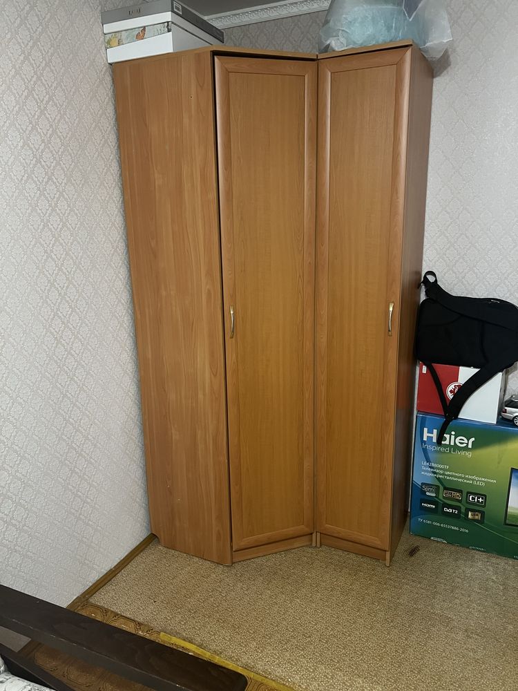 Угловой шкаф и комод