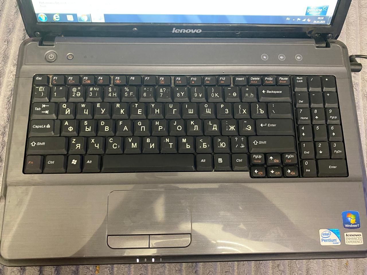 Ноутбук марки Lenovo