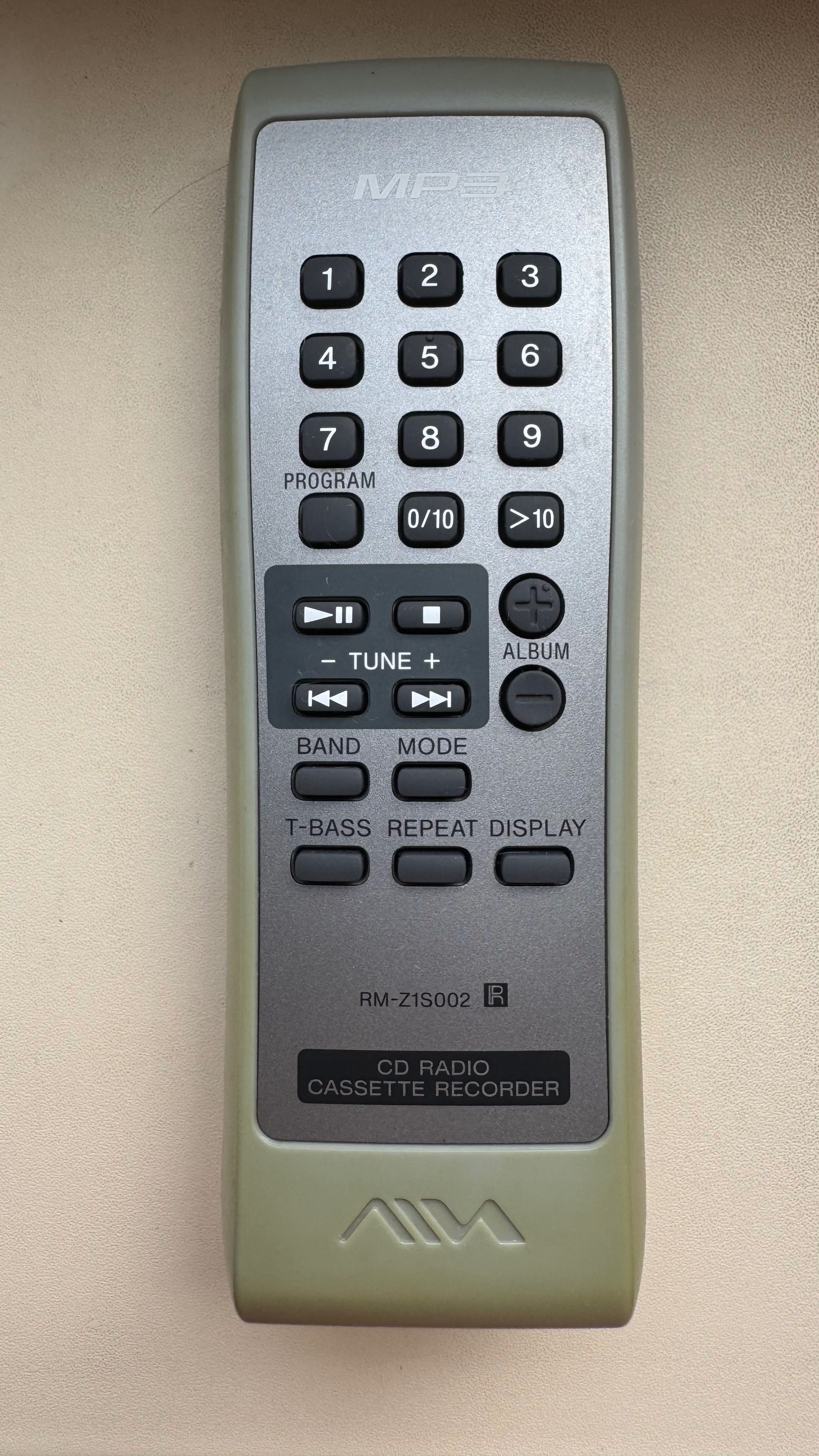 Магнитола фирмы Aiwa (корпорация Sony).