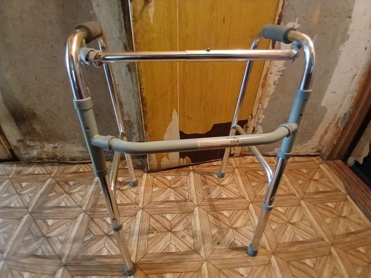 Ходунки для инвалидов. Складывающиеся