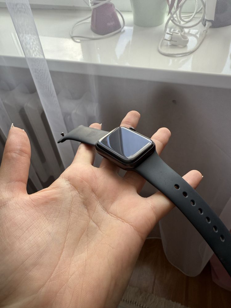 Apple Watch SE GPS + Cellular Aluminum 40mm