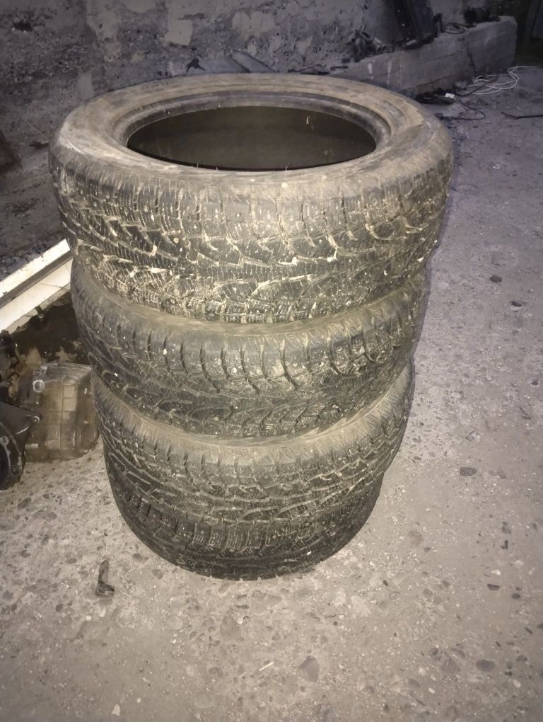 Продам  шины 235/60/18