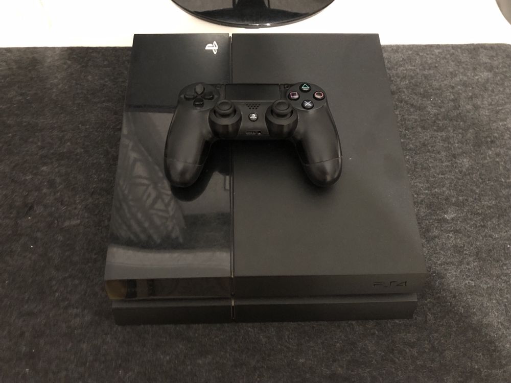 Playstation 4, 2 джойстика, 6 игр