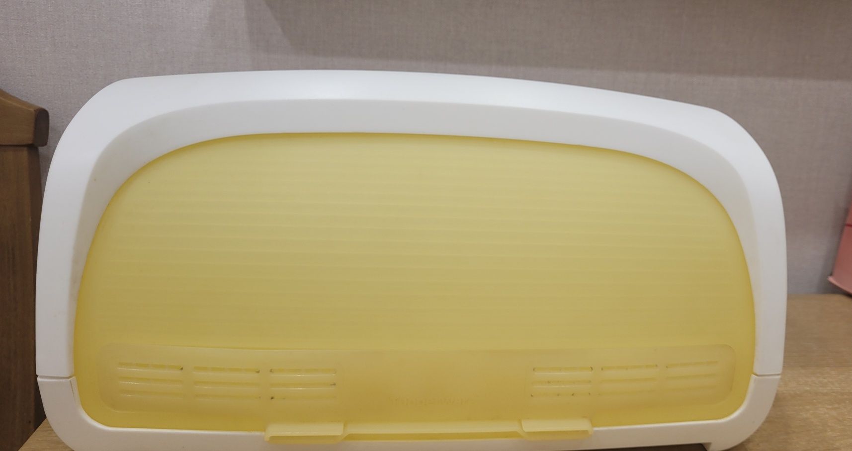 Продам новую хлебницу  Tupperware