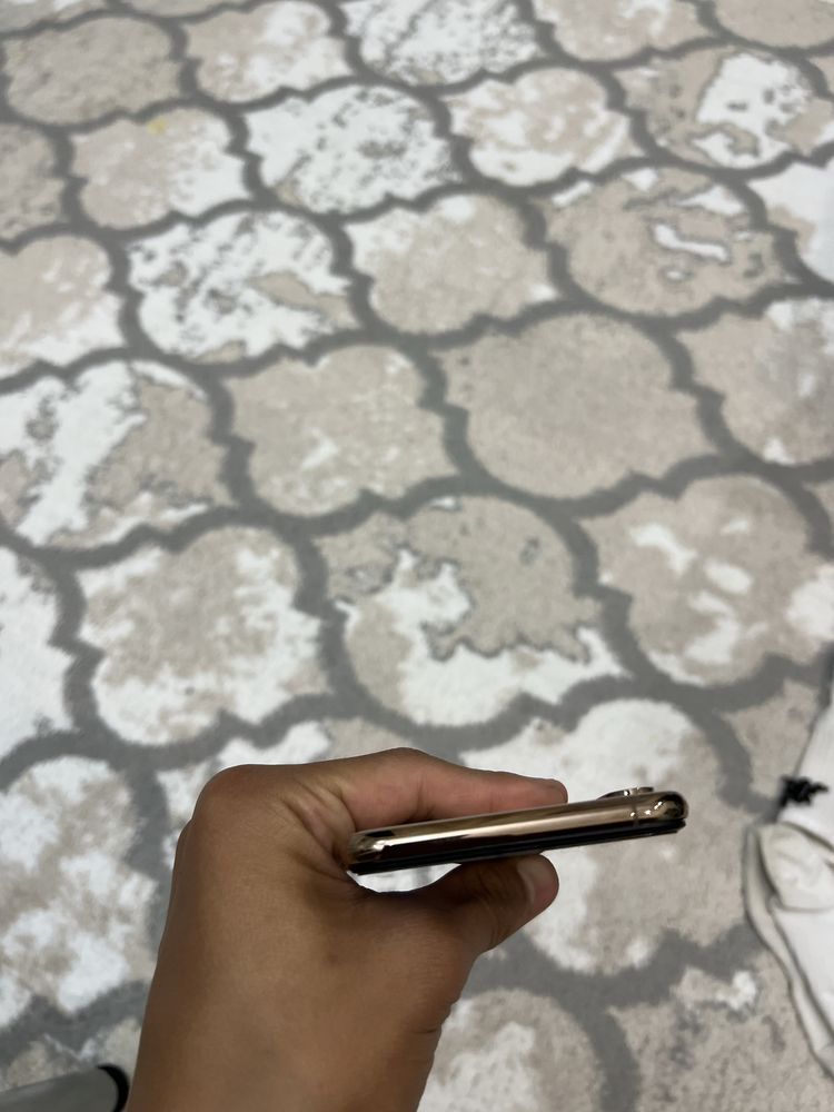 Продам Iphone XS MAX
