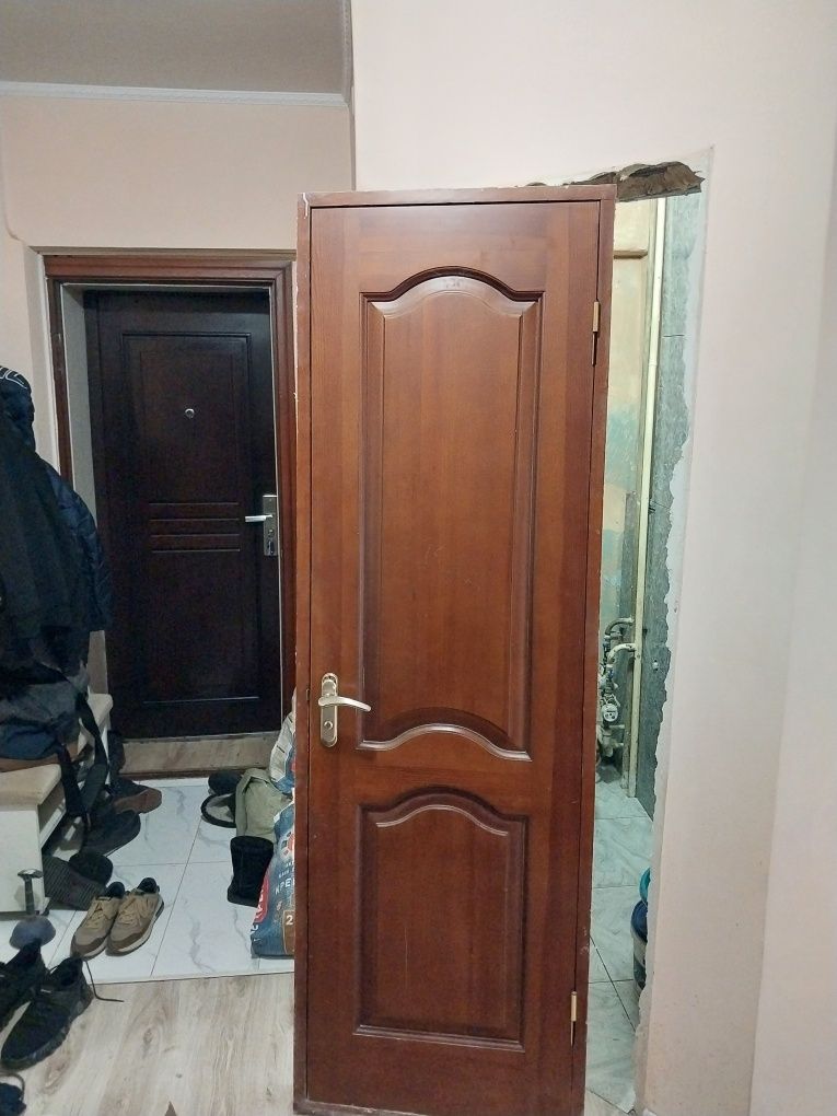 Продам дверь в хорошем состоянии