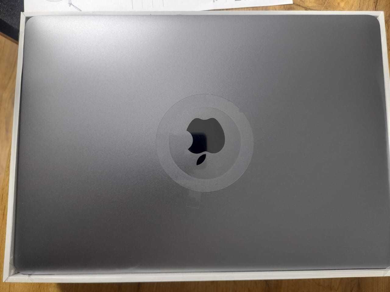 Apple MacBook Air 13 2020 EN 13.3" / 8 Гб / SSD 256 Гб / macOS / MGN63