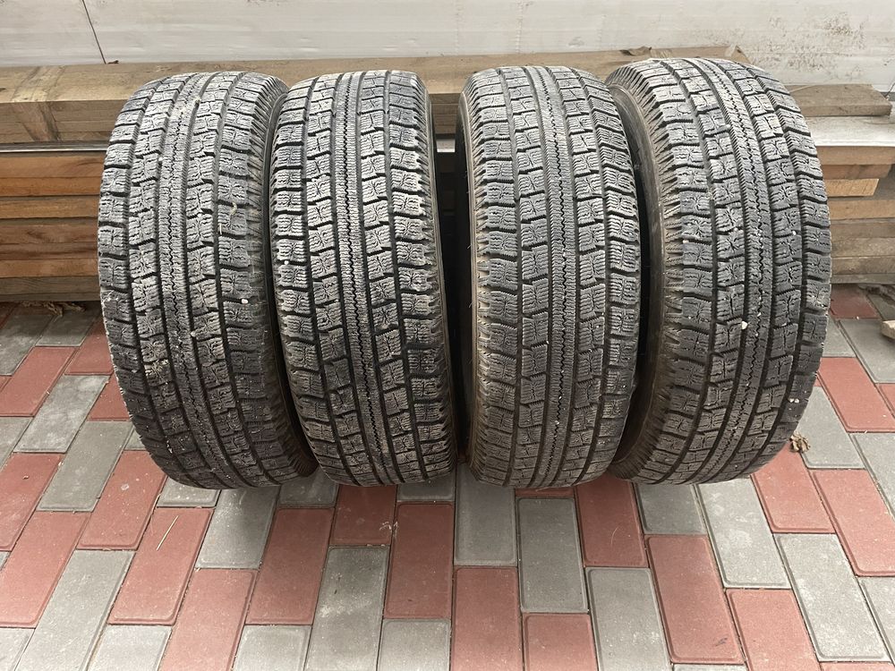 Продам зимнюю резину 195/65-15