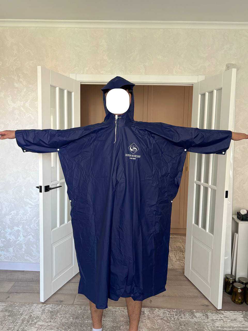 Плотный новый дождевик