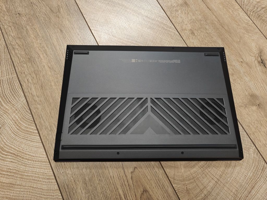 HP Victus 16-e0xxx, черный