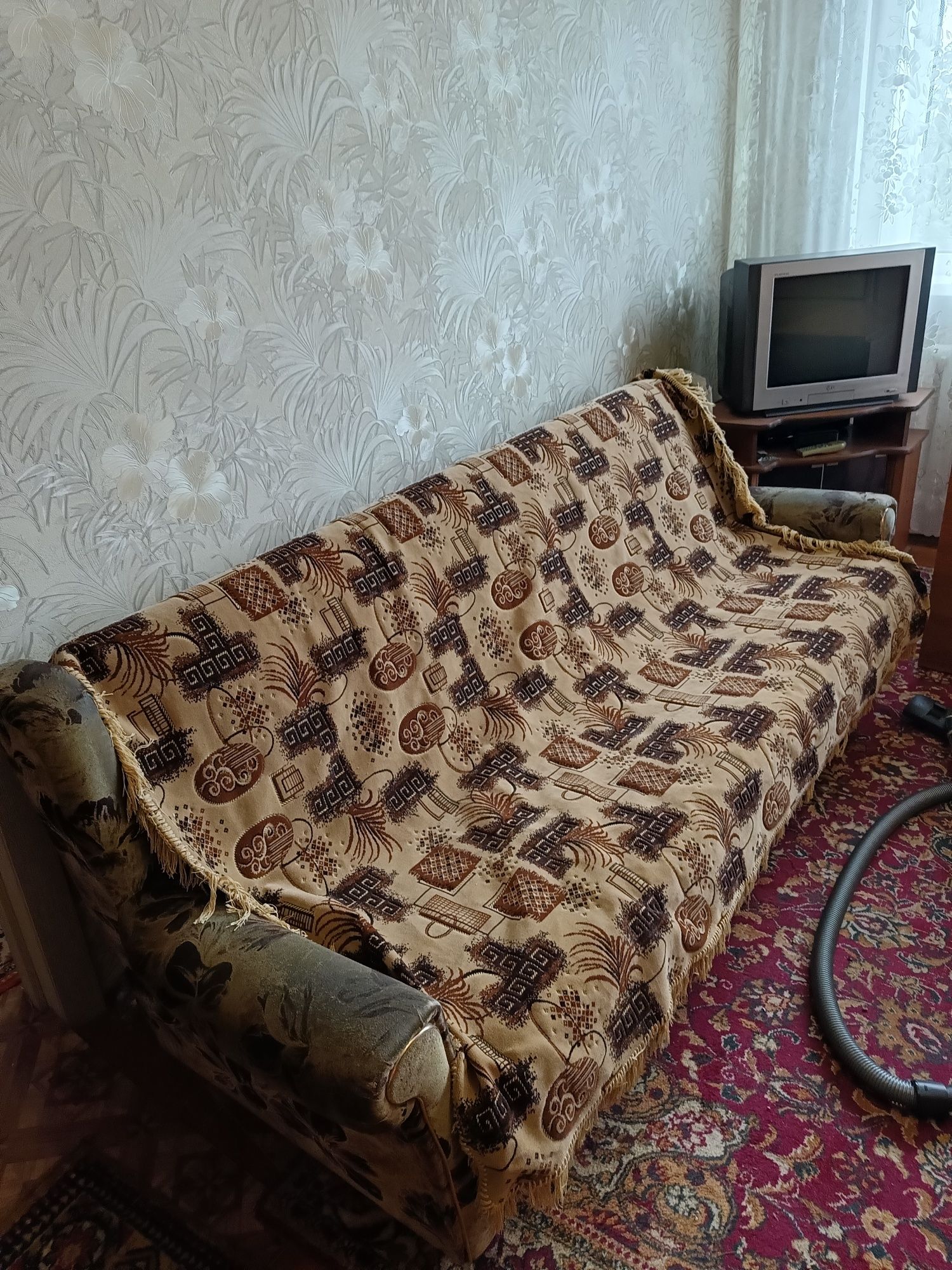 Отдам  за 100 тенге  диван  и два кресла б/у, самовывоз