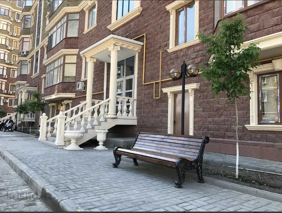 4-комнатная квартира · 126.5 м² · 2/8 этаж, Валиханова, ЖК Томирис