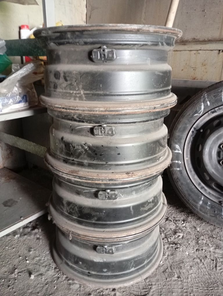 Продам диски с резиной на 15 и диски на 16