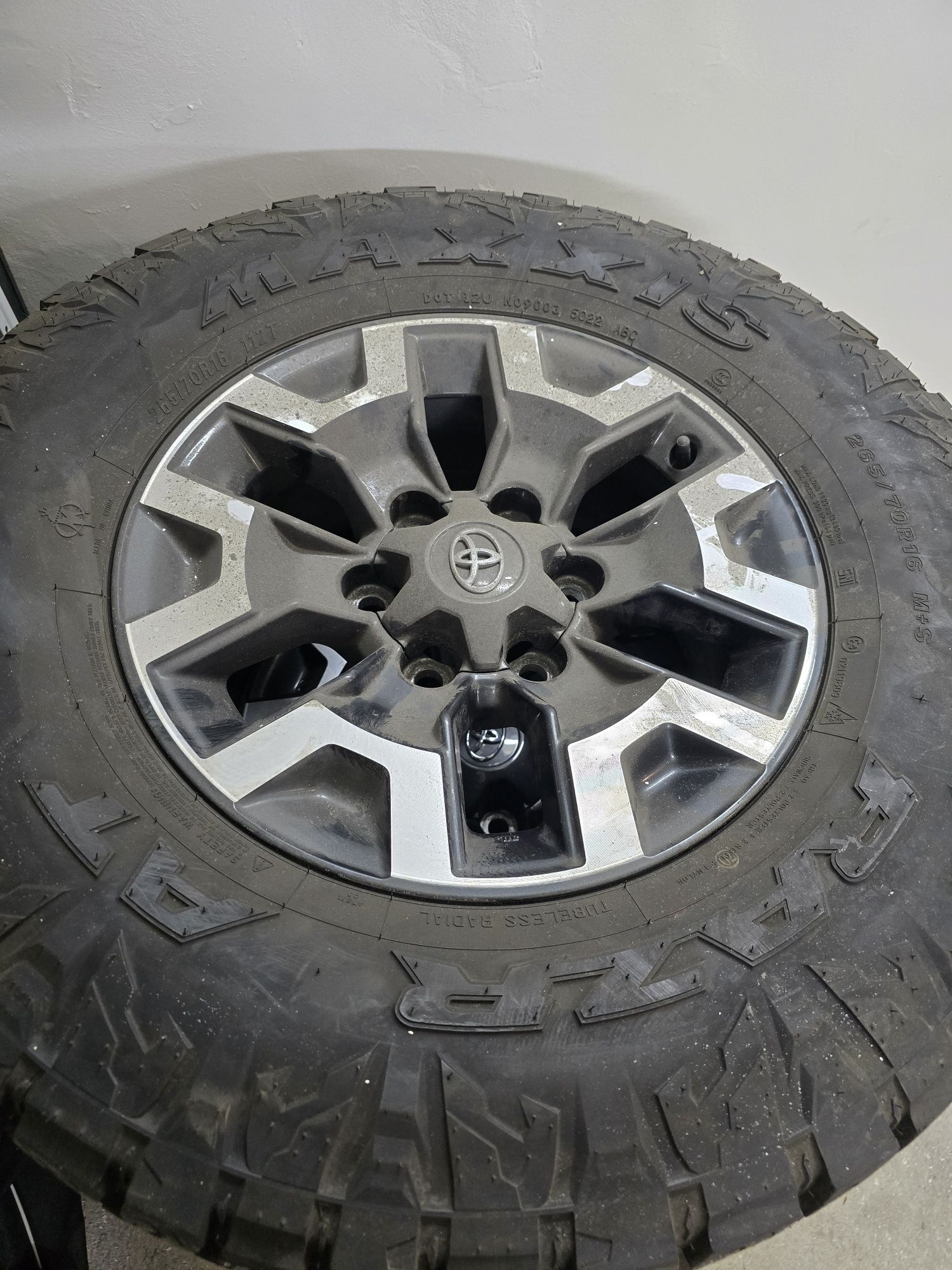 Продам шины с дисками 265-70-r16, 112T