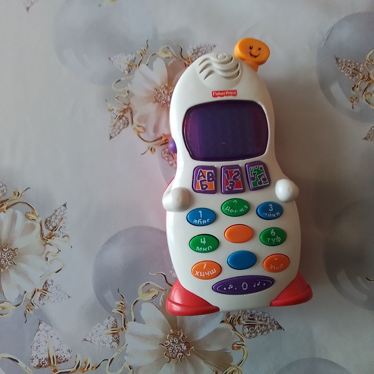 Обучающий телефон с экраном для детей от Fisher Price.