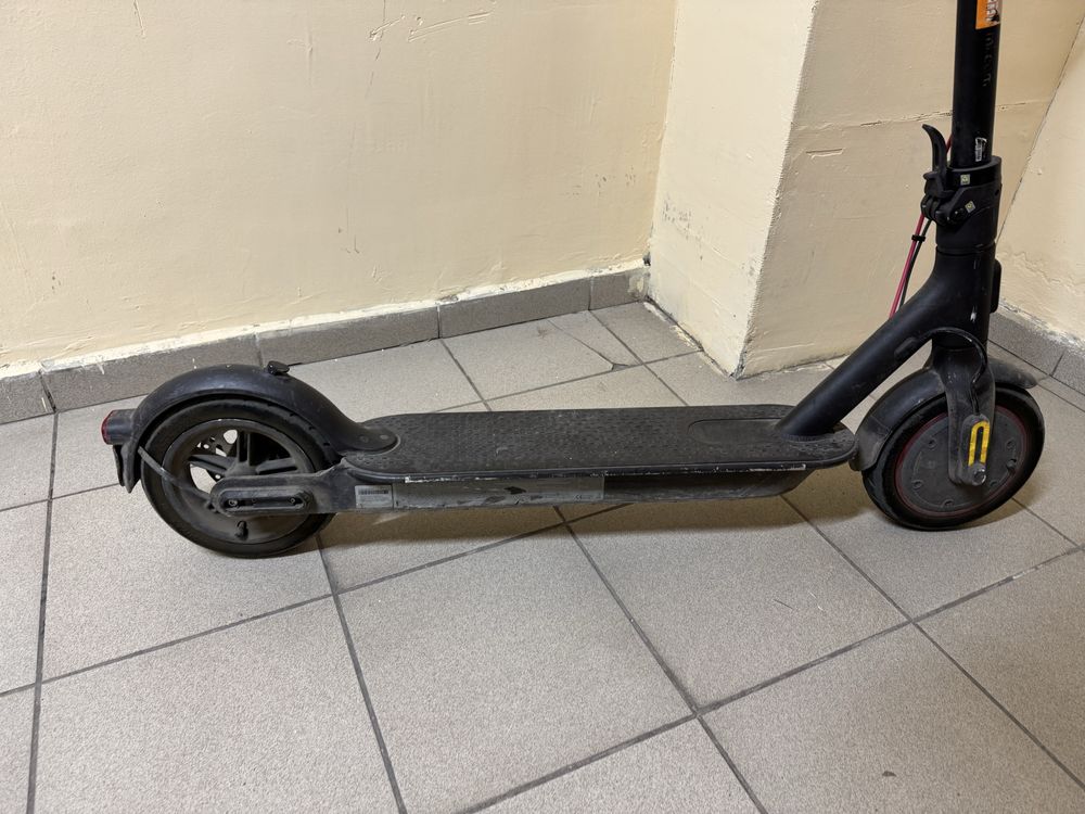продам электросамокат Xiaomi Electric Scooter Pro 2