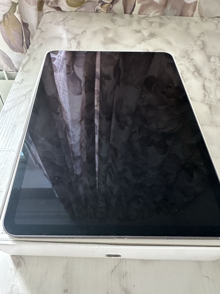 Ipad 11 pro 2020 года wi-fi б/у в ремонте не был в хорошем состоянии
