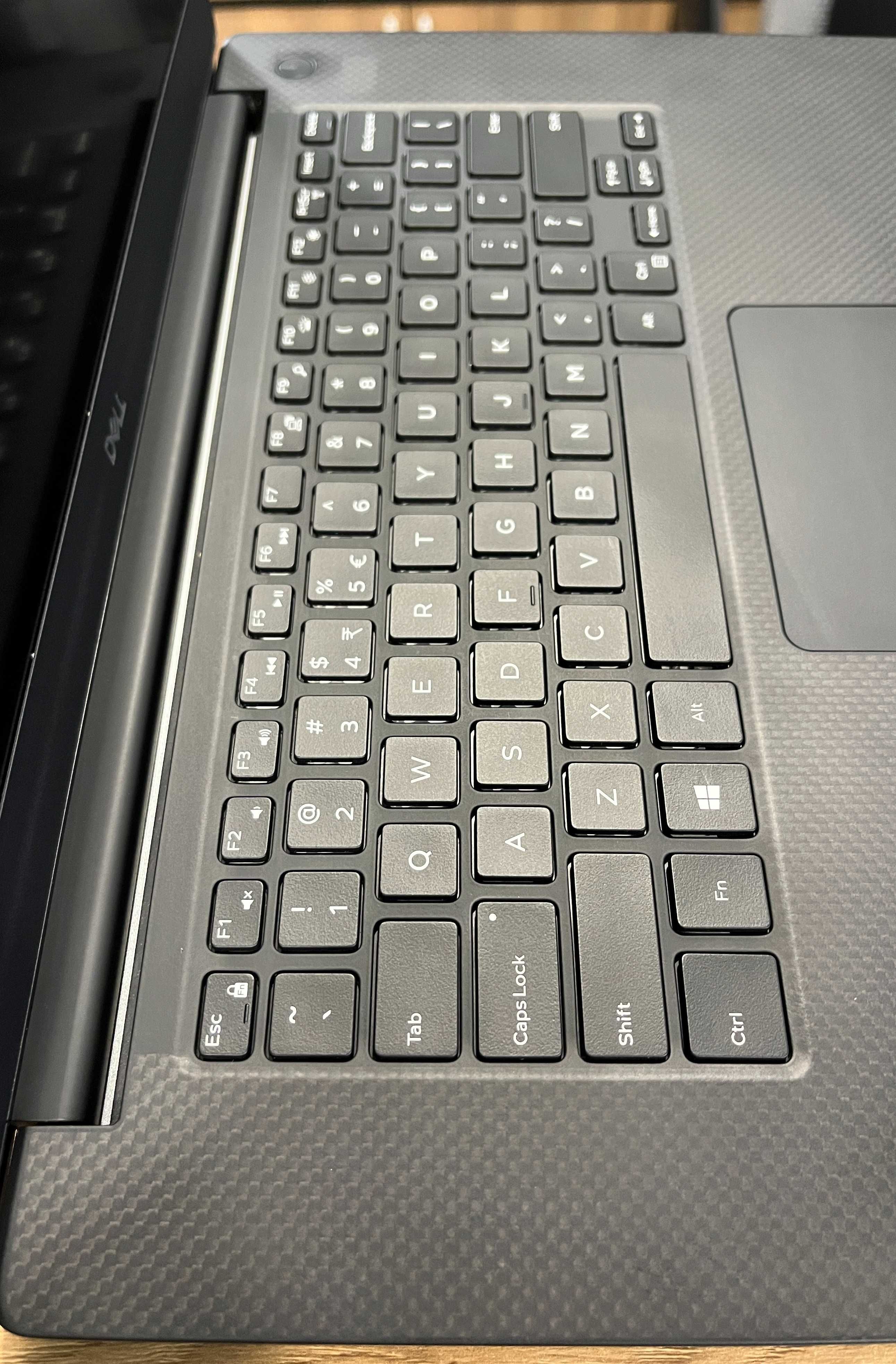 Dell Precision 5540. XEON E-2276M-2.8/4.7 GHz. 32/256 GB. QUADRO T1000